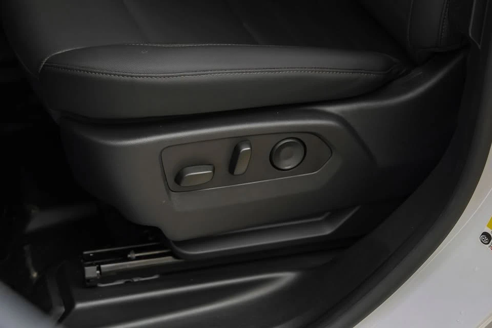 2025 GMC Hummer EV - Image 16 of 20