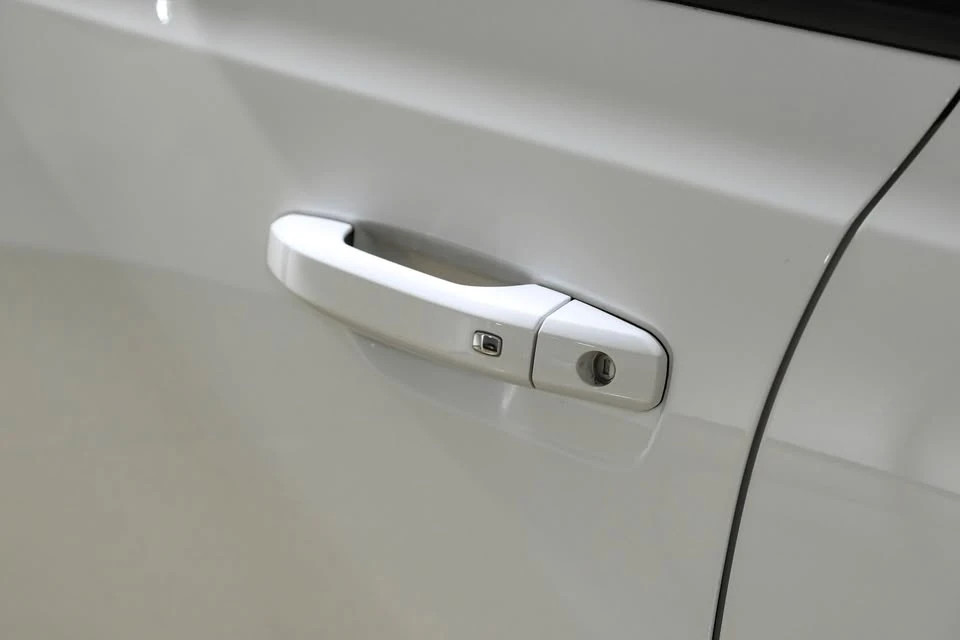 2025 GMC Hummer EV - Image 6 of 20