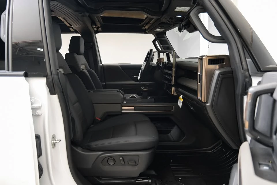 2025 GMC Hummer EV - Image 20 of 20