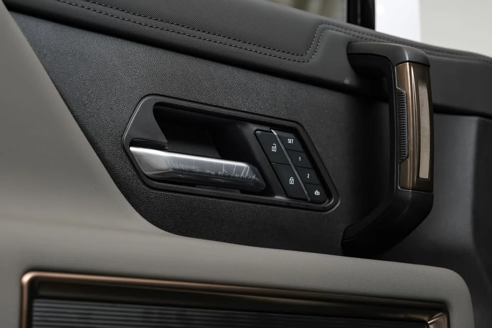 2025 GMC Hummer EV - Image 8 of 20