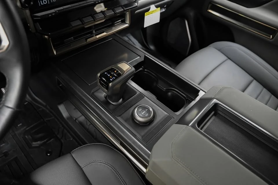 2025 GMC Hummer EV - Image 7 of 20