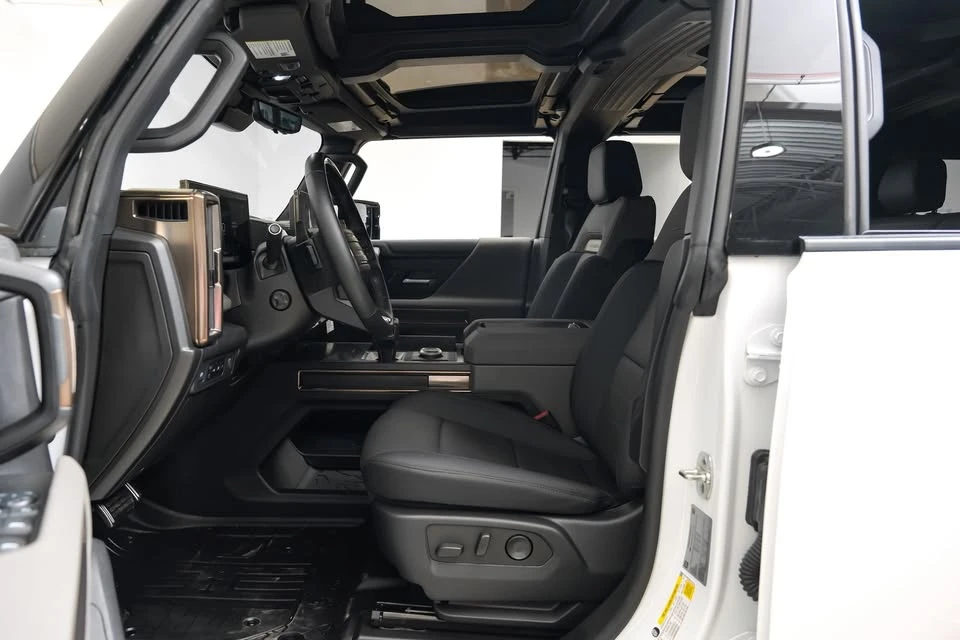 2025 GMC Hummer EV - Image 19 of 20