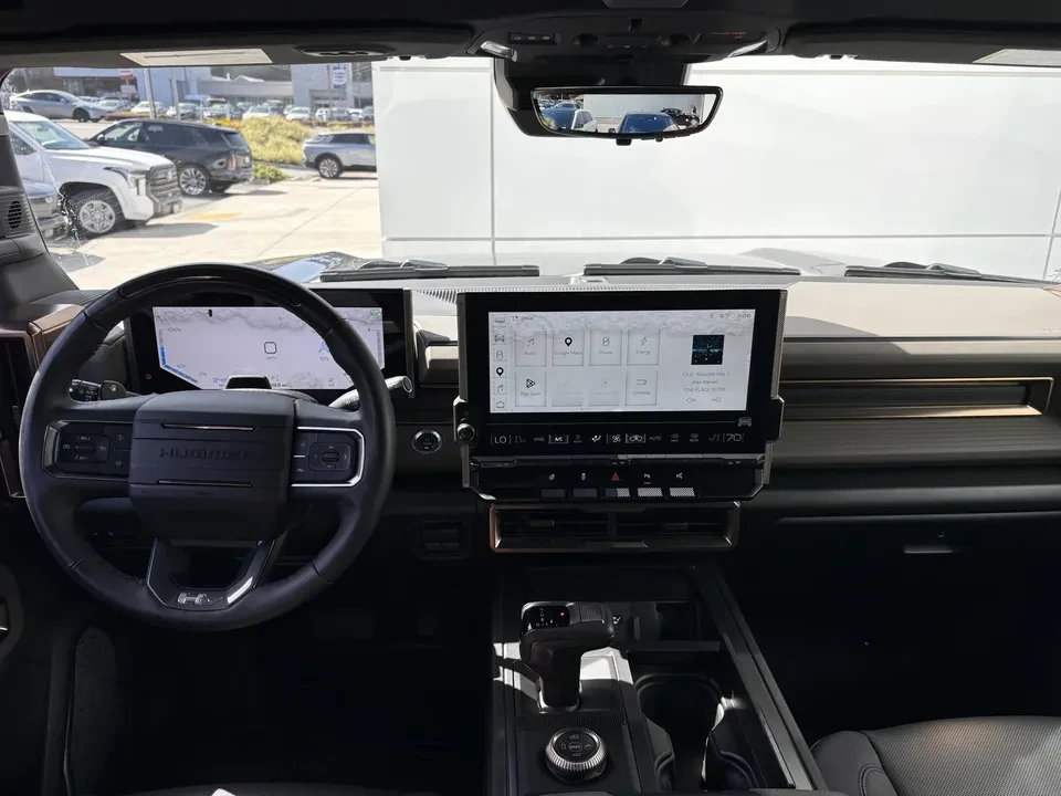 2025 GMC Hummer EV - Image 15 of 20