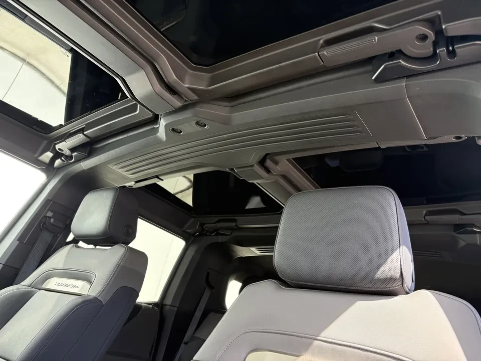 2025 GMC Hummer EV - Image 9 of 20