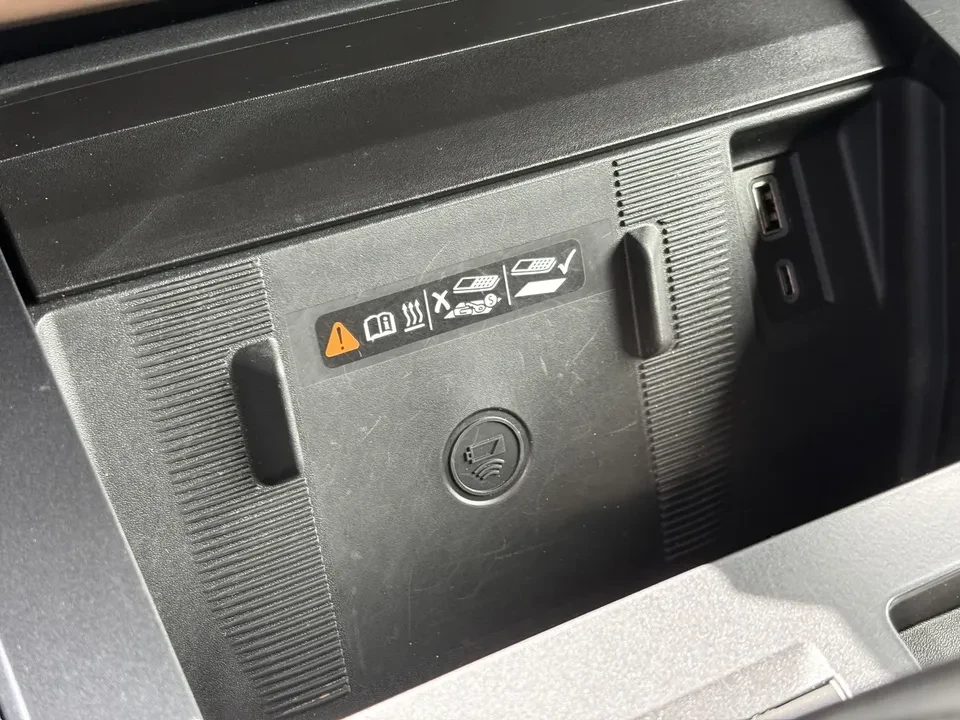 2025 GMC Hummer EV - Image 19 of 20