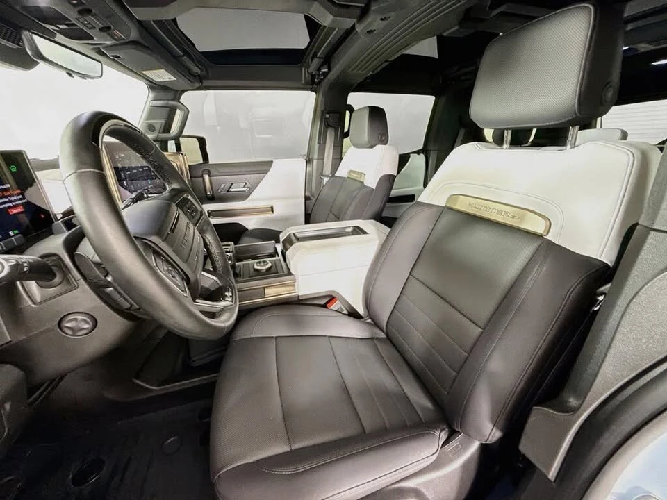 2025 GMC Hummer EV - Image 8 of 16