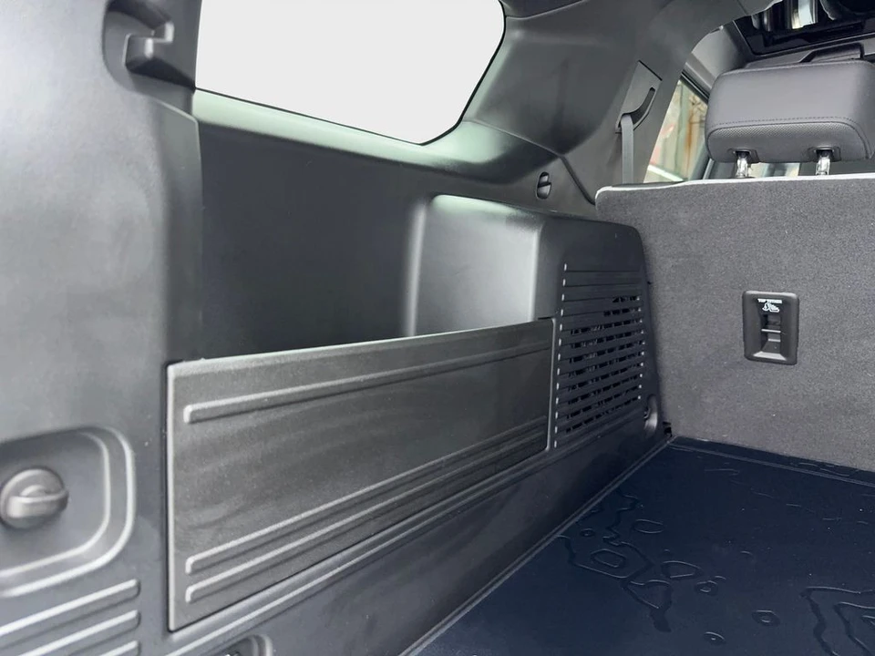 2025 GMC Hummer EV - Image 19 of 21