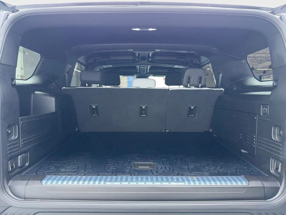 2025 GMC Hummer EV - Image 17 of 21
