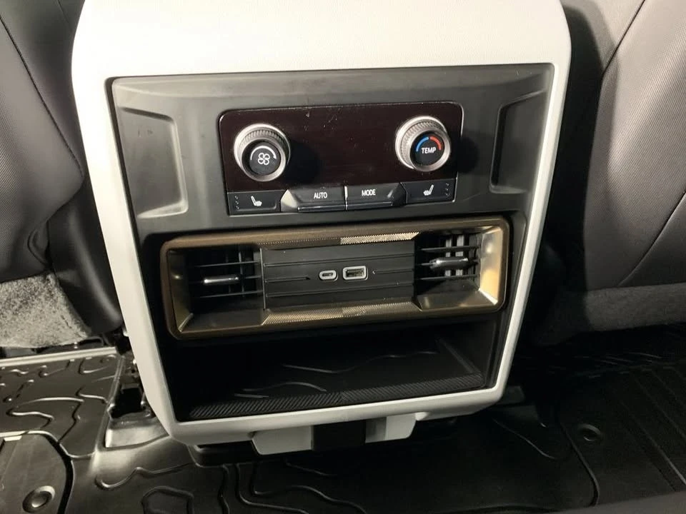 2025 GMC Hummer EV - Image 6 of 12