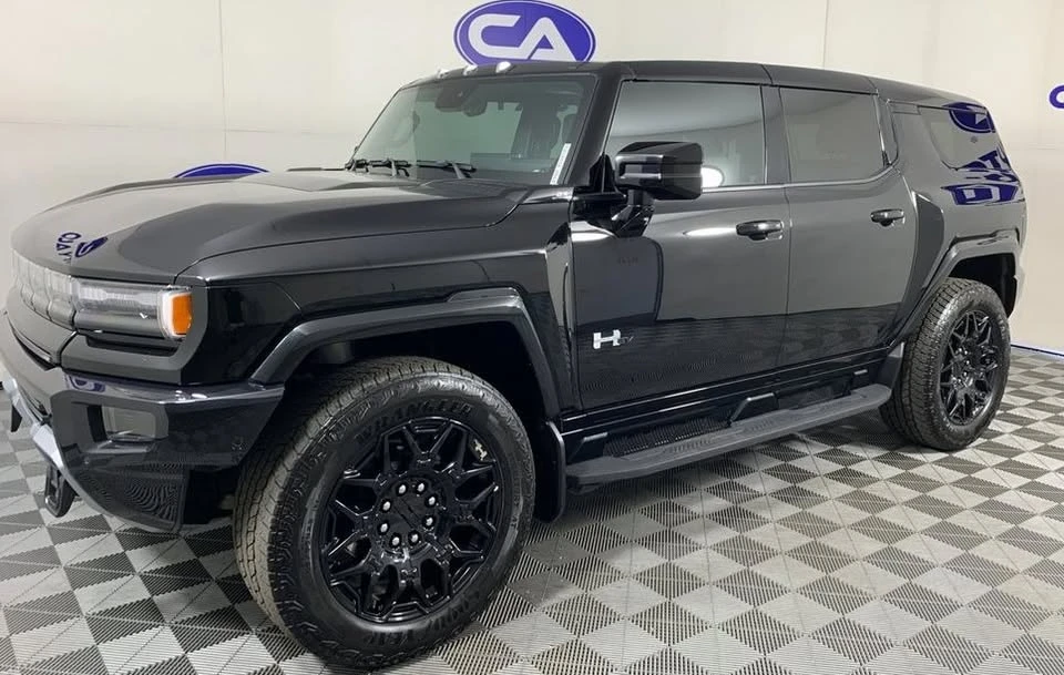 2025 GMC Hummer EV - Image 9 of 12
