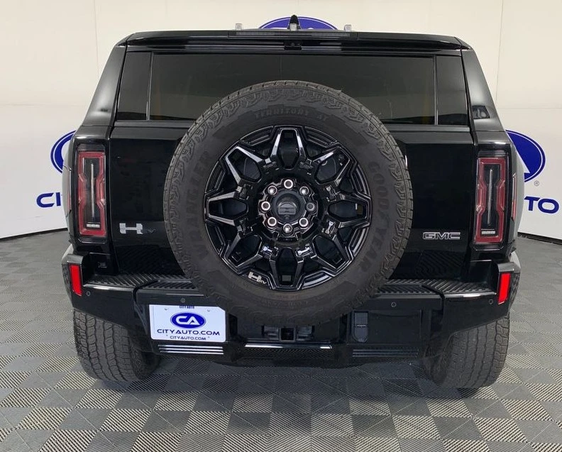 2025 GMC Hummer EV - Image 11 of 12