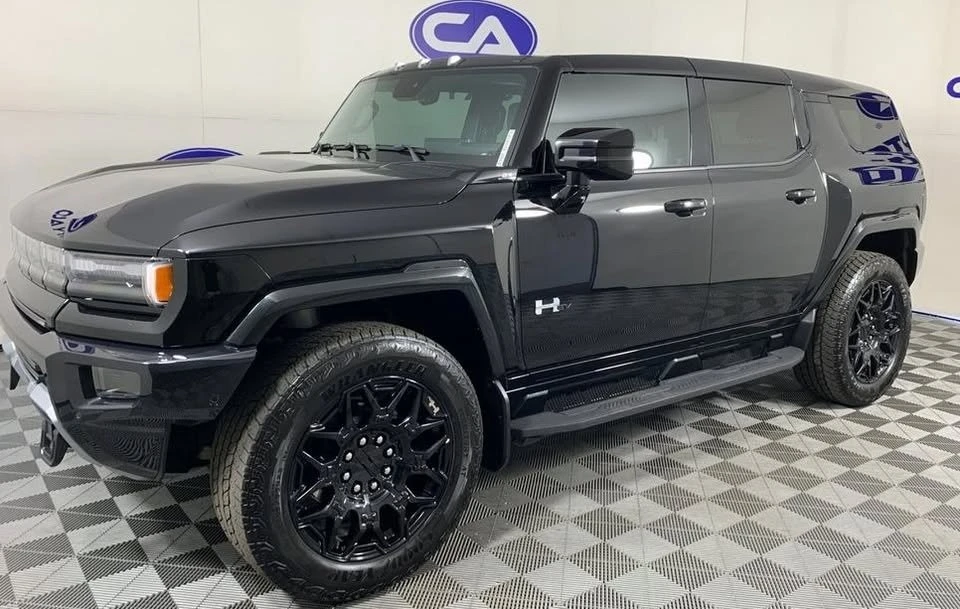 2025 GMC Hummer EV - Image 9 of 12
