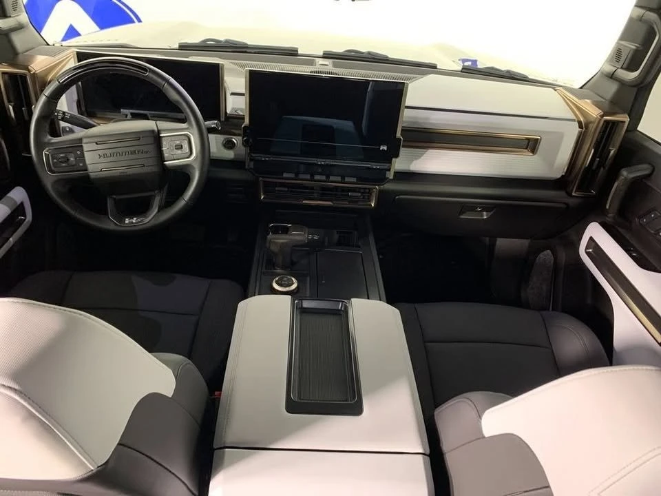 2025 GMC Hummer EV - Image 2 of 12