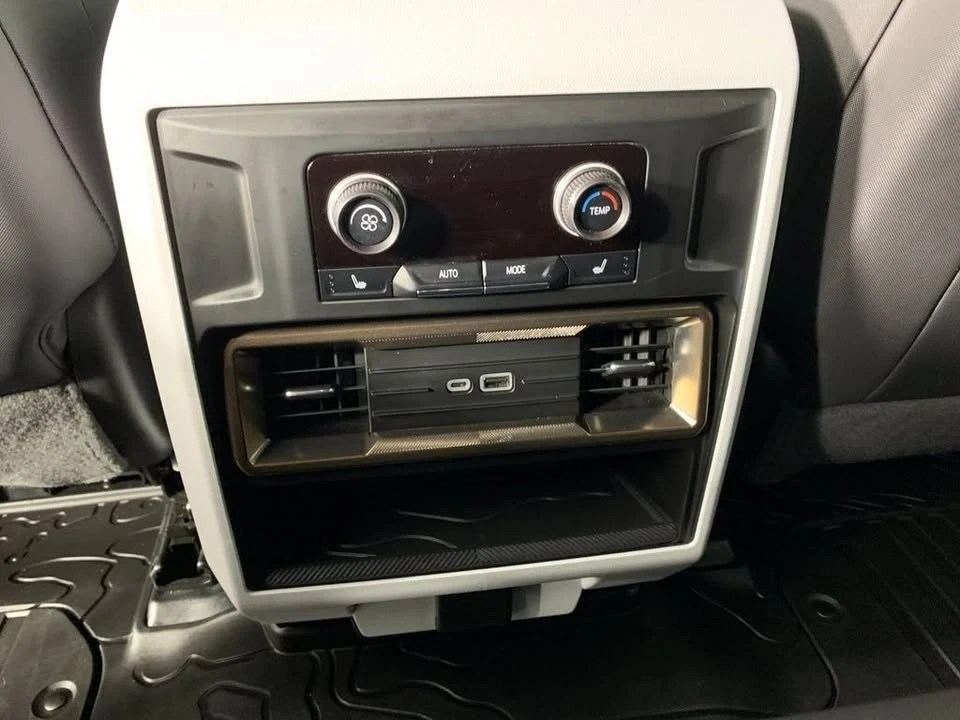 2025 GMC Hummer EV - Image 6 of 12