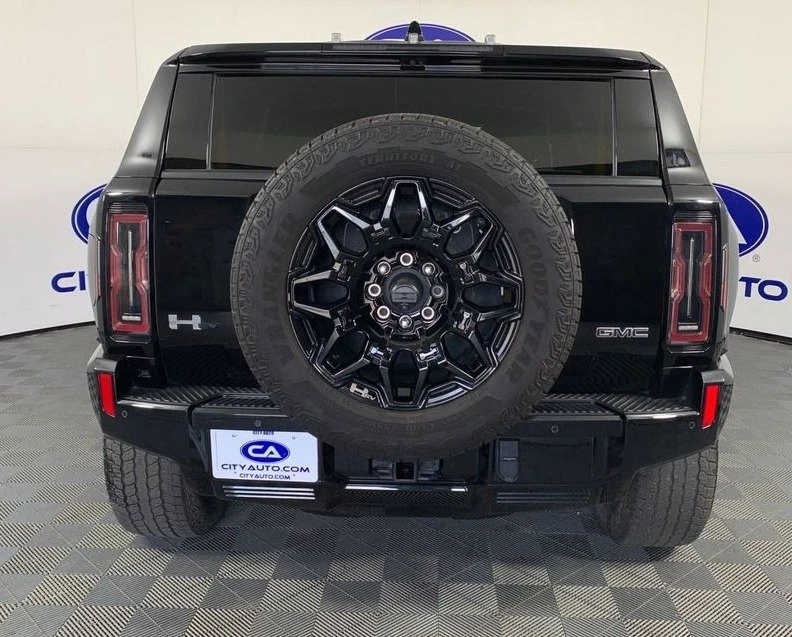 2025 GMC Hummer EV - Image 11 of 12