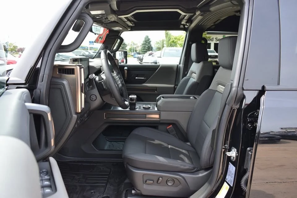 2025 GMC Hummer EV - Image 15 of 20