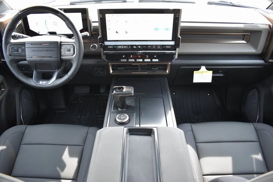 2025 GMC Hummer EV - Image 17 of 20