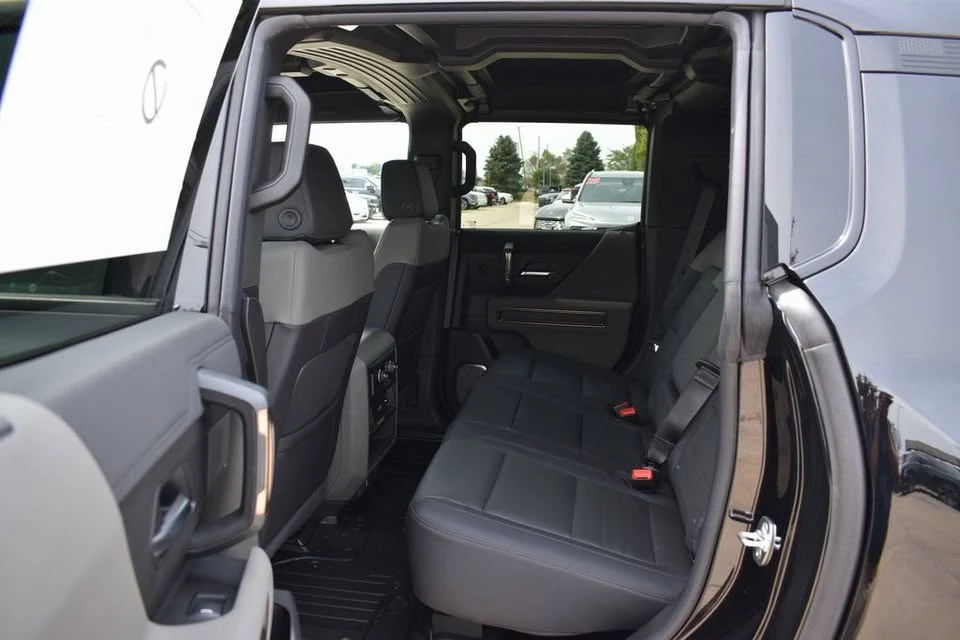 2025 GMC Hummer EV - Image 16 of 20