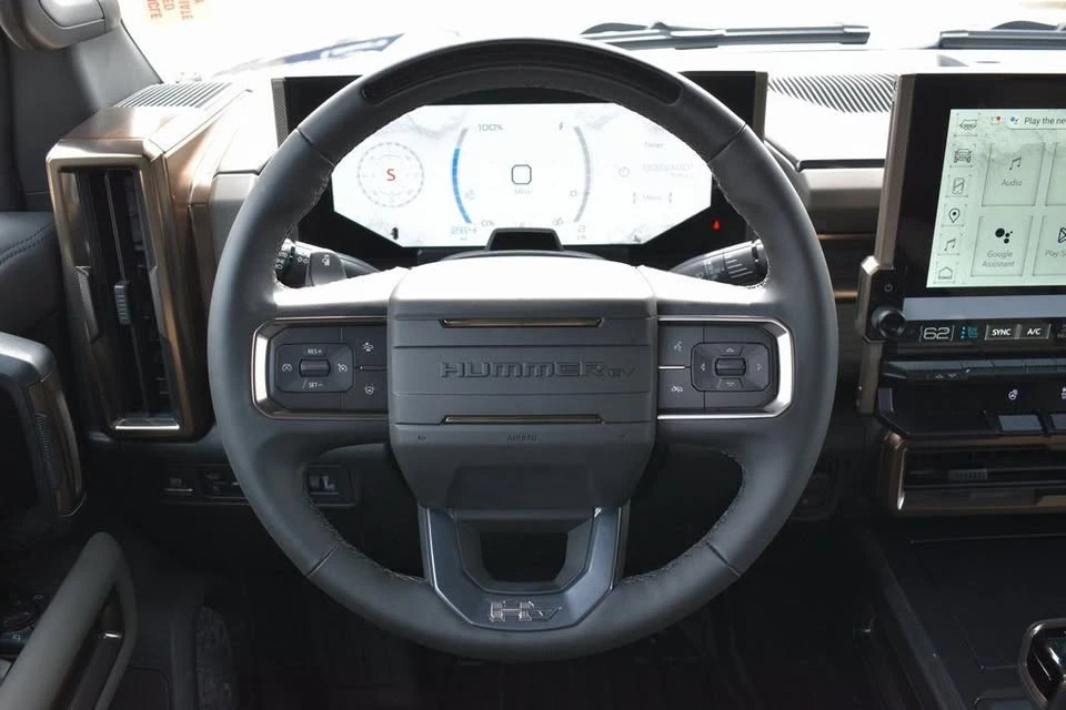 2025 GMC Hummer EV - Image 18 of 20