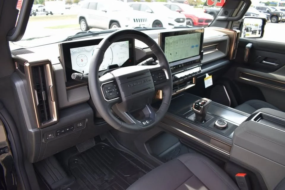 2025 GMC Hummer EV - Image 11 of 20