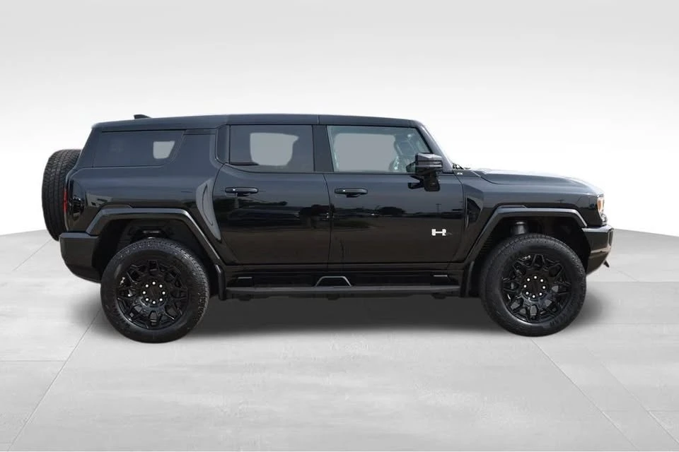 2025 GMC Hummer EV - Image 9 of 20