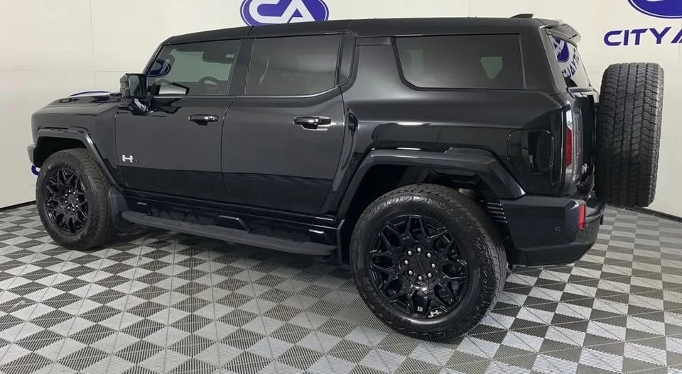 2025 GMC Hummer EV - Image 12 of 12