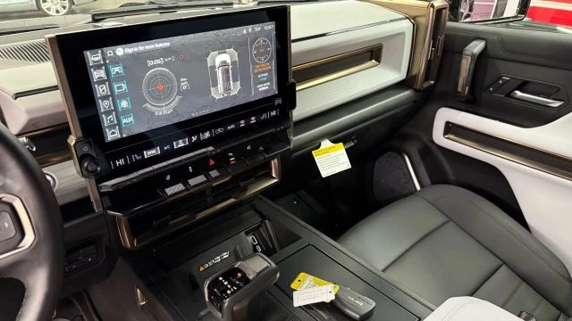 2025 GMC Hummer EV - Image 12 of 21