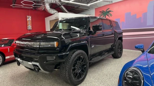 2025 GMC Hummer EV - Image 6 of 21
