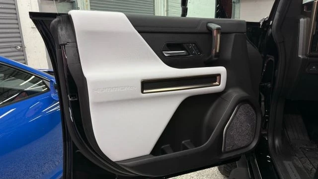 2025 GMC Hummer EV - Image 7 of 21
