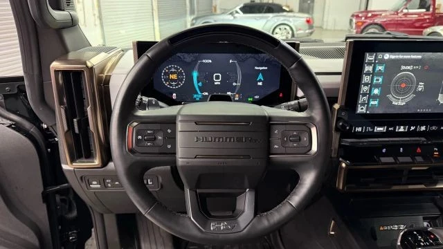 2025 GMC Hummer EV - Image 10 of 21