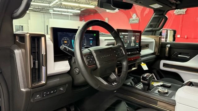 2025 GMC Hummer EV - Image 9 of 21