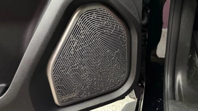 2025 GMC Hummer EV - Image 8 of 21