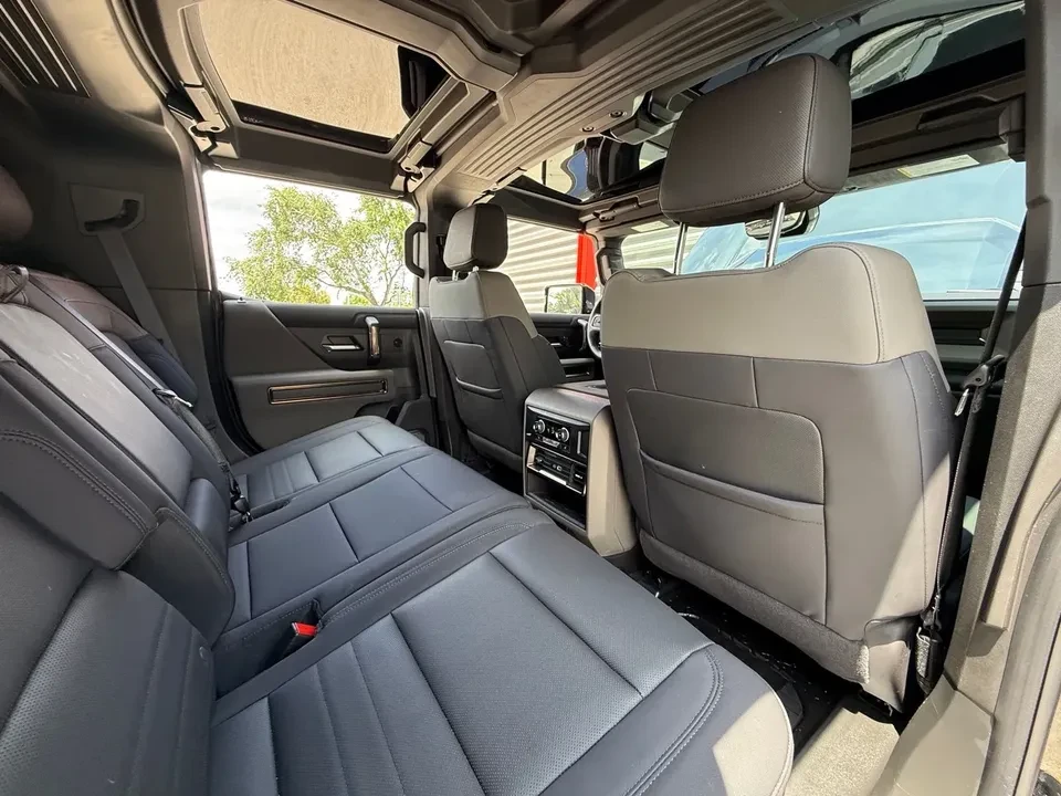 2025 GMC Hummer EV - Image 6 of 6