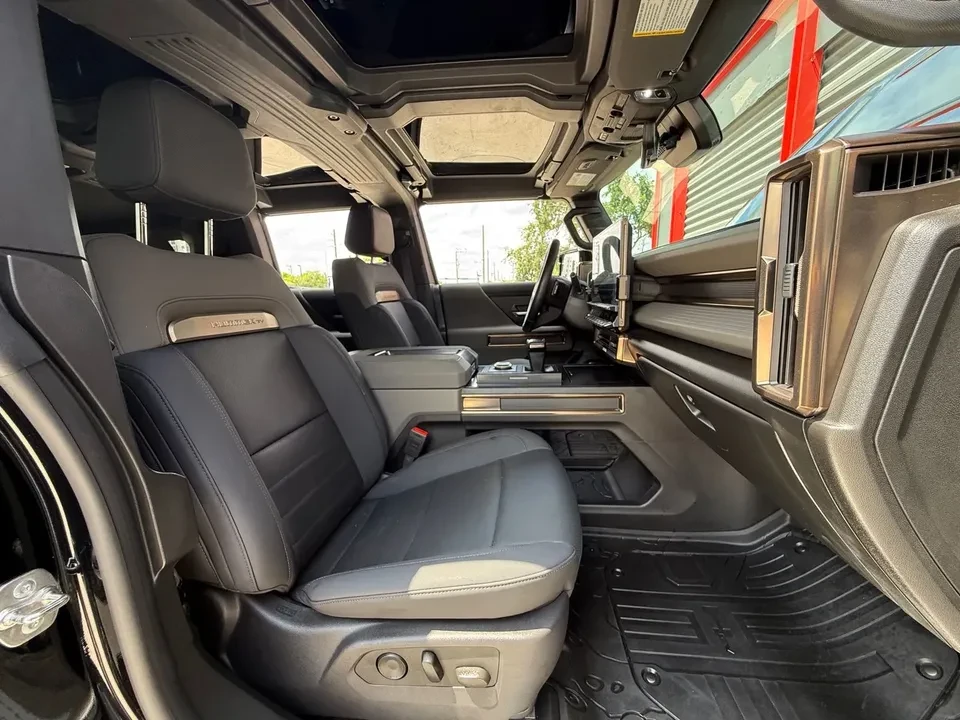 2025 GMC Hummer EV - Image 5 of 6
