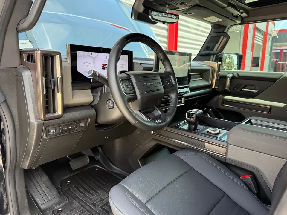 2025 GMC Hummer EV - Image 4 of 6