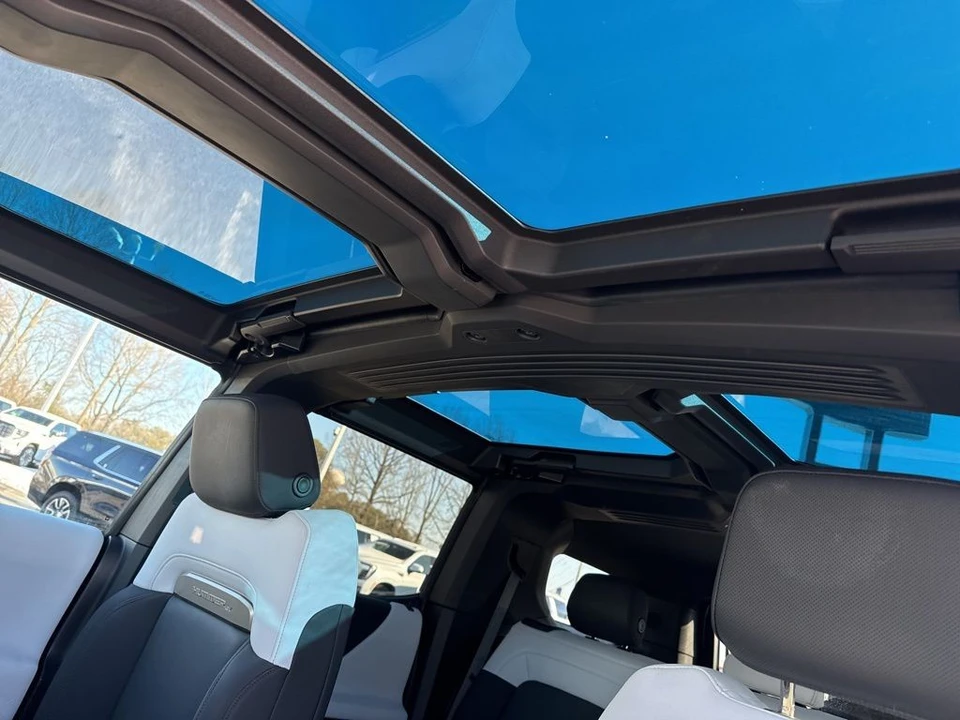 2025 GMC Hummer EV - Image 10 of 12