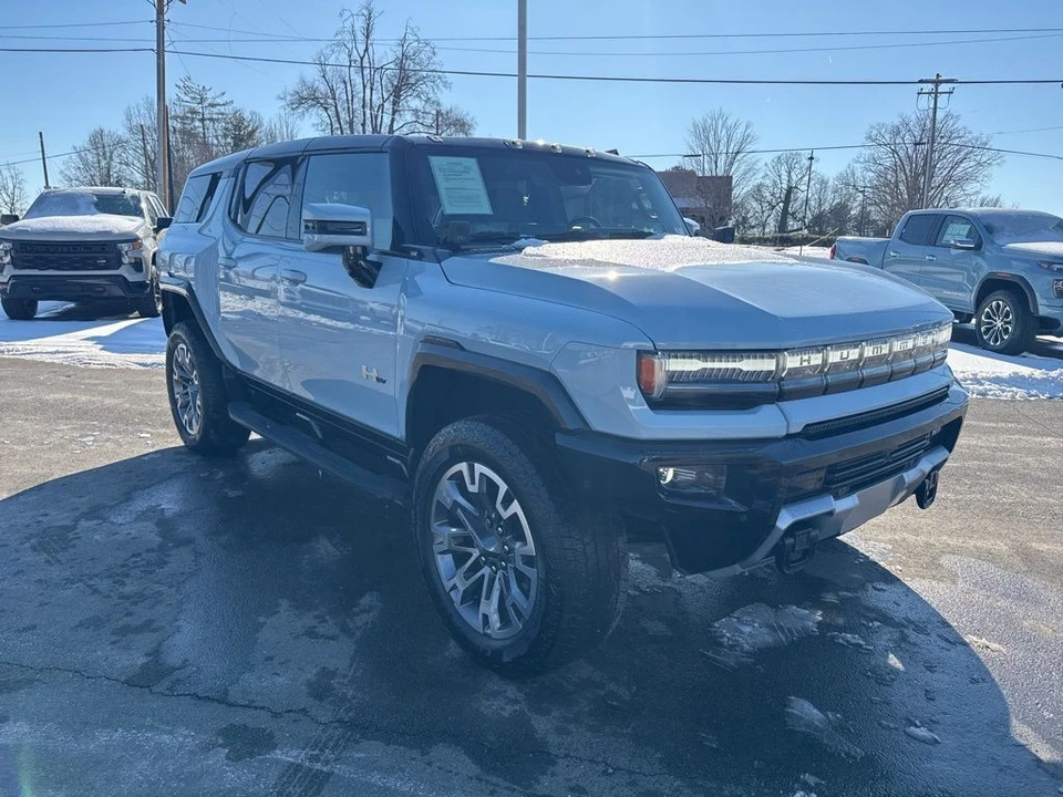 2025 GMC Hummer EV - Image 7 of 12