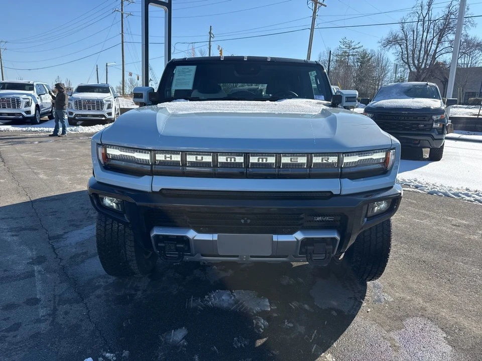 2025 GMC Hummer EV - Image 8 of 12