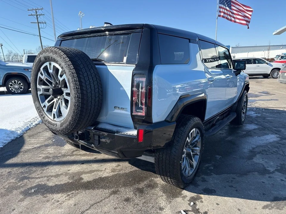 2025 GMC Hummer EV - Image 5 of 12