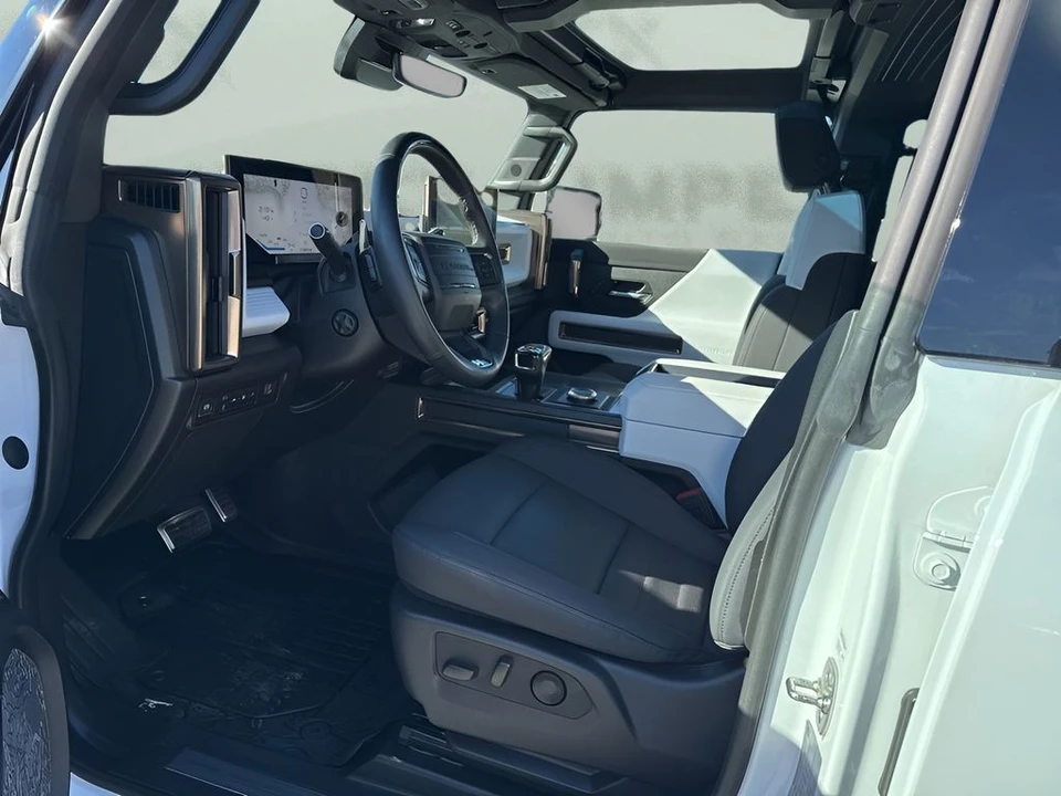 2025 GMC Hummer EV - Image 9 of 12
