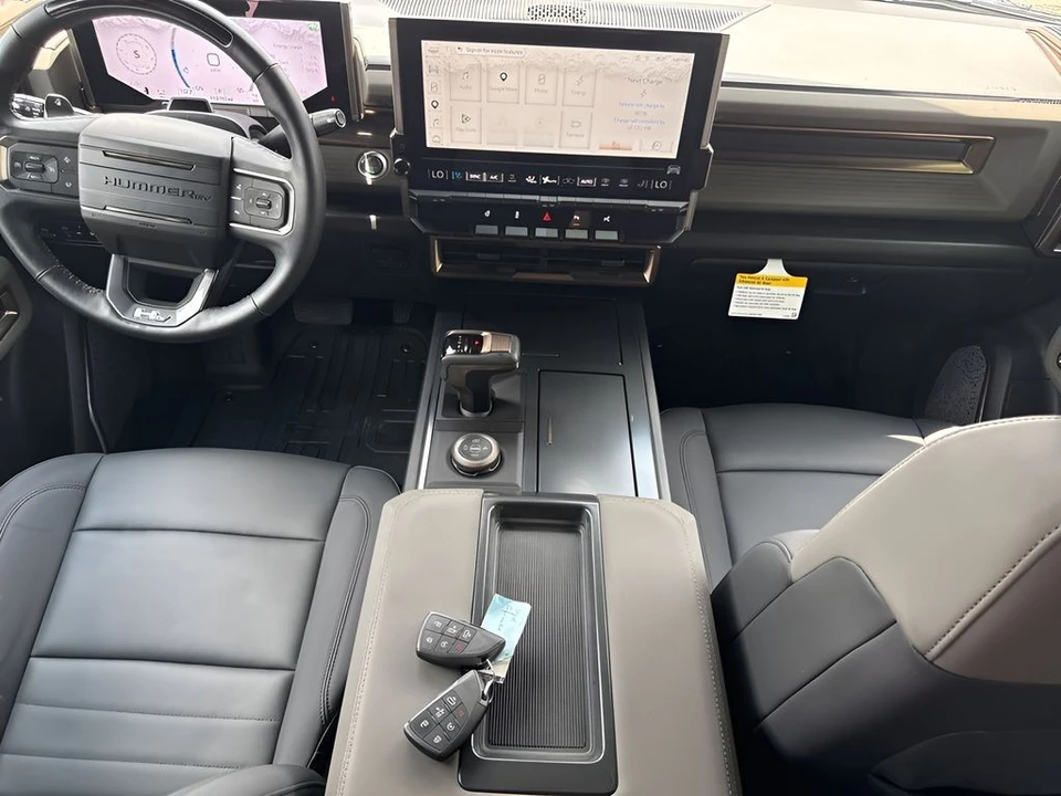 2025 GMC Hummer EV - Image 30 of 31