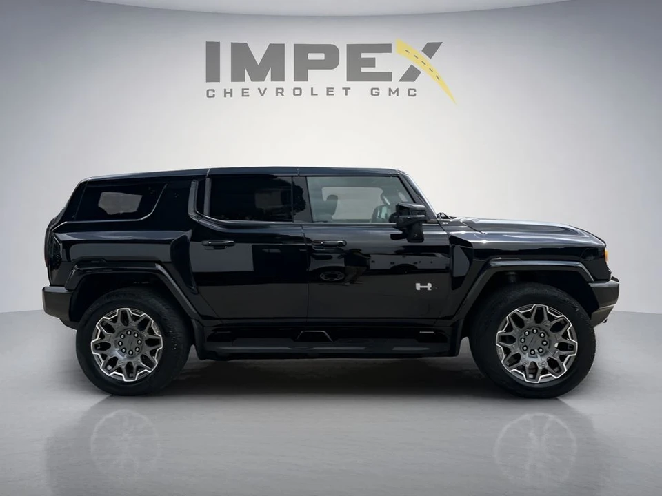 2025 GMC Hummer EV - Image 6 of 31