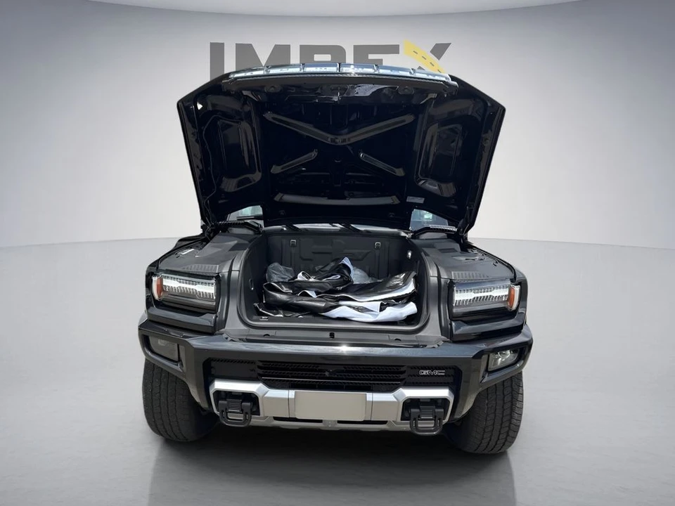 2025 GMC Hummer EV - Image 10 of 31