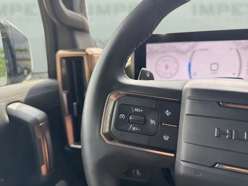 2025 GMC Hummer EV - Image 28 of 31