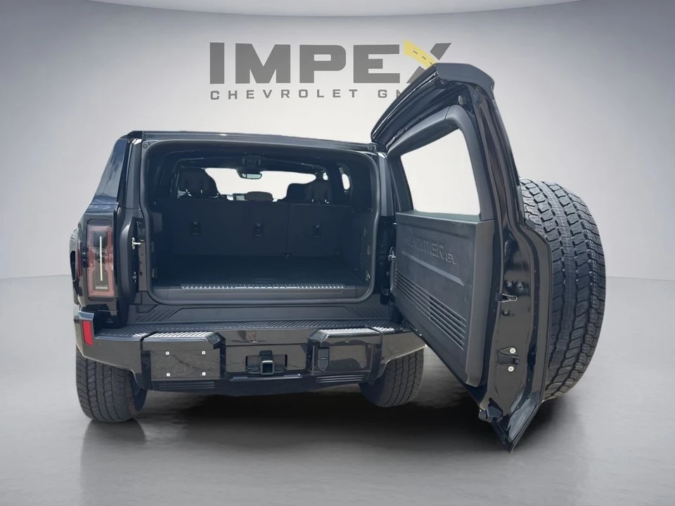 2025 GMC Hummer EV - Image 13 of 31