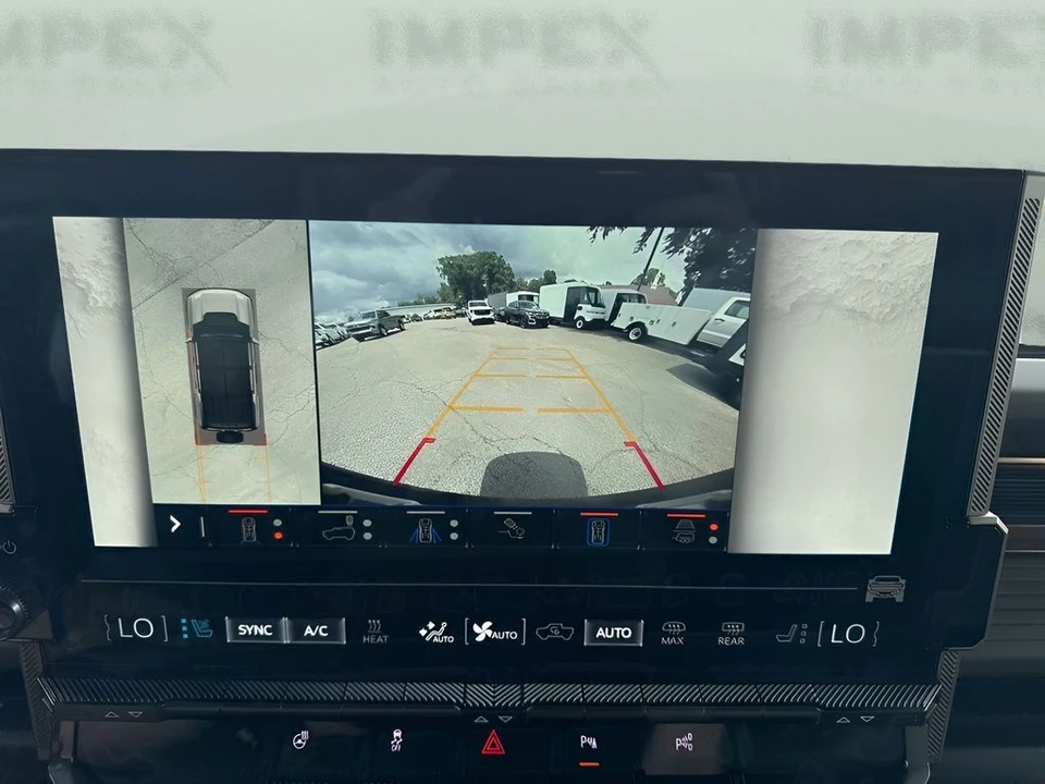 2025 GMC Hummer EV - Image 17 of 31