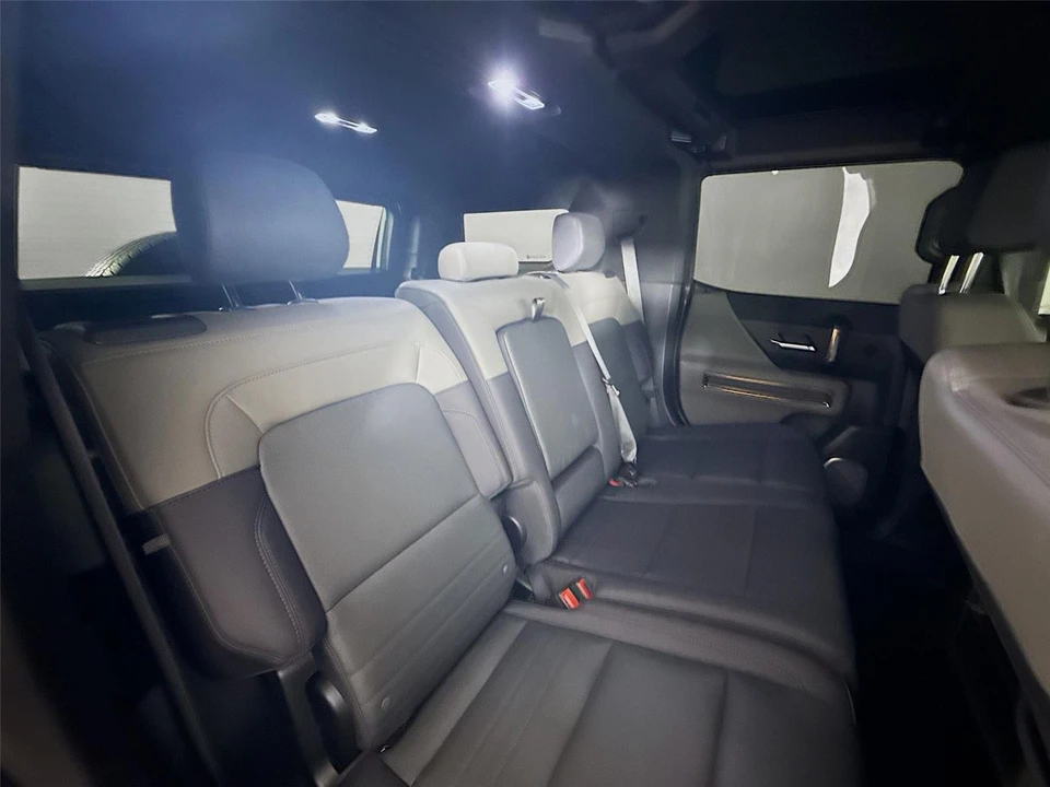 2025 GMC Hummer EV - Image 20 of 21