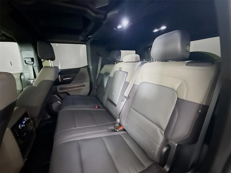 2025 GMC Hummer EV - Image 16 of 21