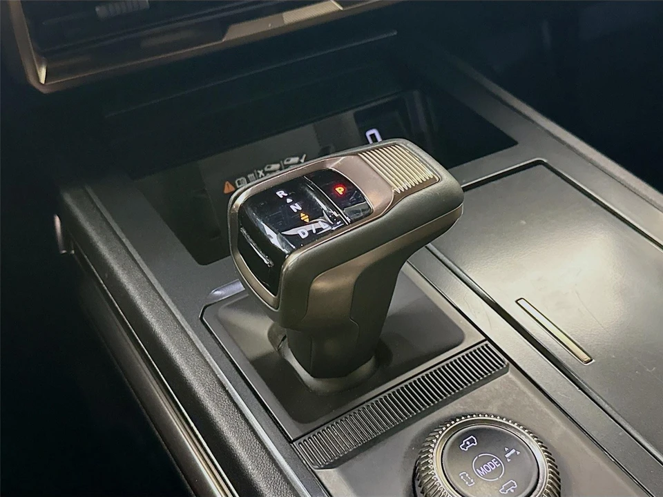 2025 GMC Hummer EV - Image 14 of 21