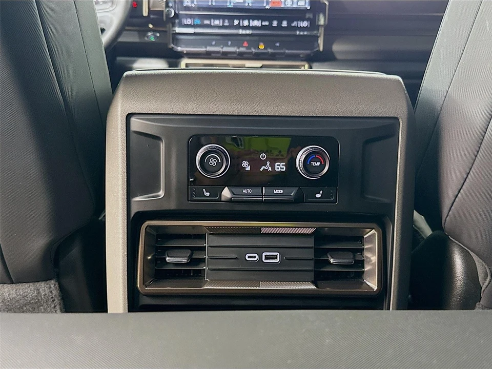 2025 GMC Hummer EV - Image 17 of 21